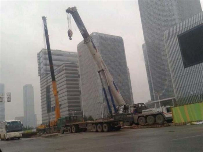 兰溪市“自动找平”—— 吊车的 “平地神器” 技术