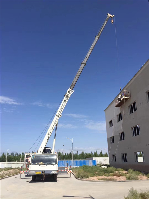 兰溪市“轻装强干”—— 吊车的 “轻量化臂架” 技术